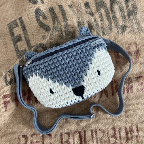 Horgolt övtáska - farkas